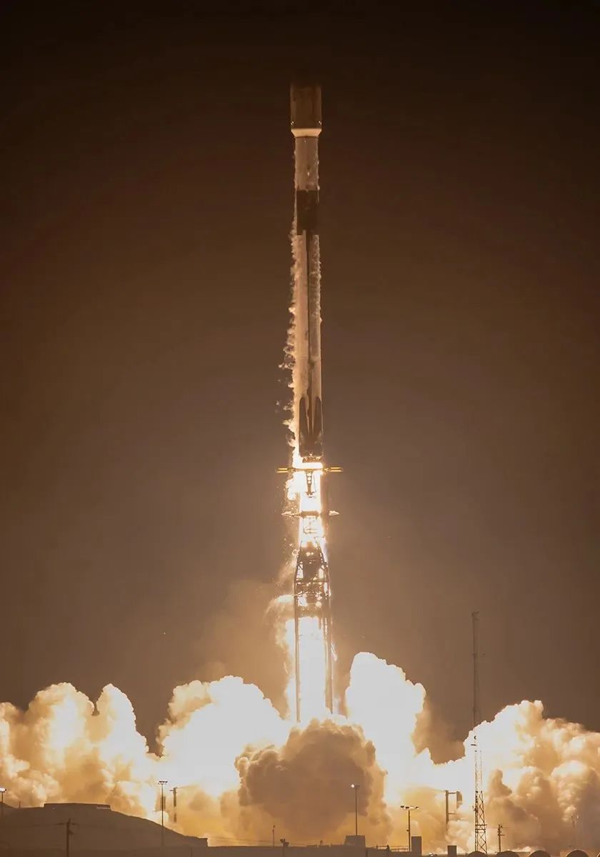 SpaceX 5小时内两次发射星链，星链发射数目接近6000颗